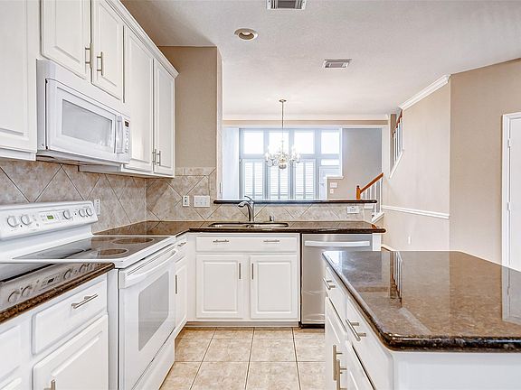 4th image of 2022 Ridge Wood Ln