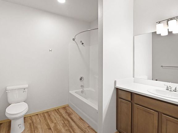 5th image of 435 SE Barrington Dr #206