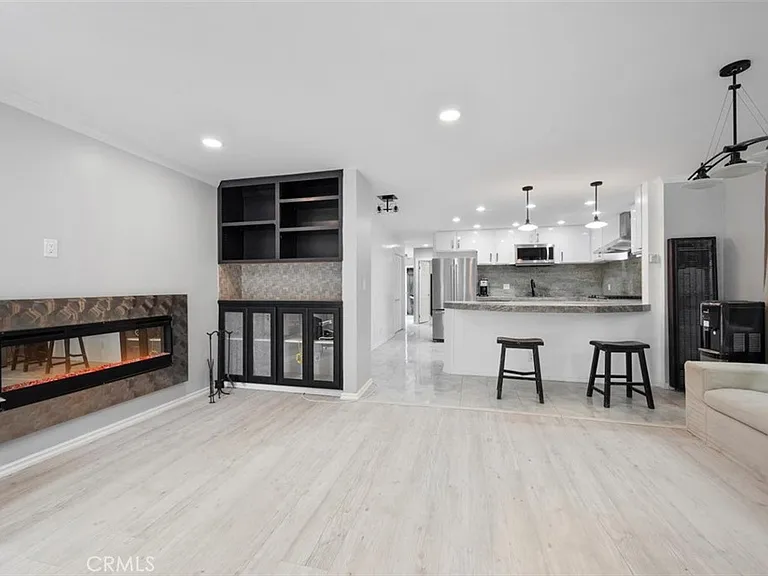 905 Dickson St #1 — Photo 4