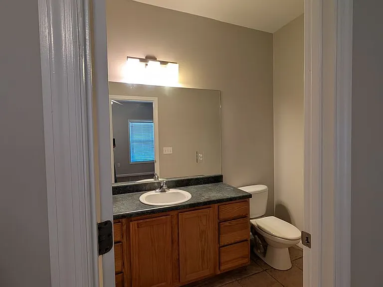 807 Harvard Dr — Photo 13