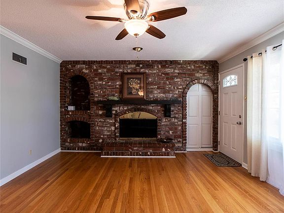 2nd image of 4828 Blackhawk Dr