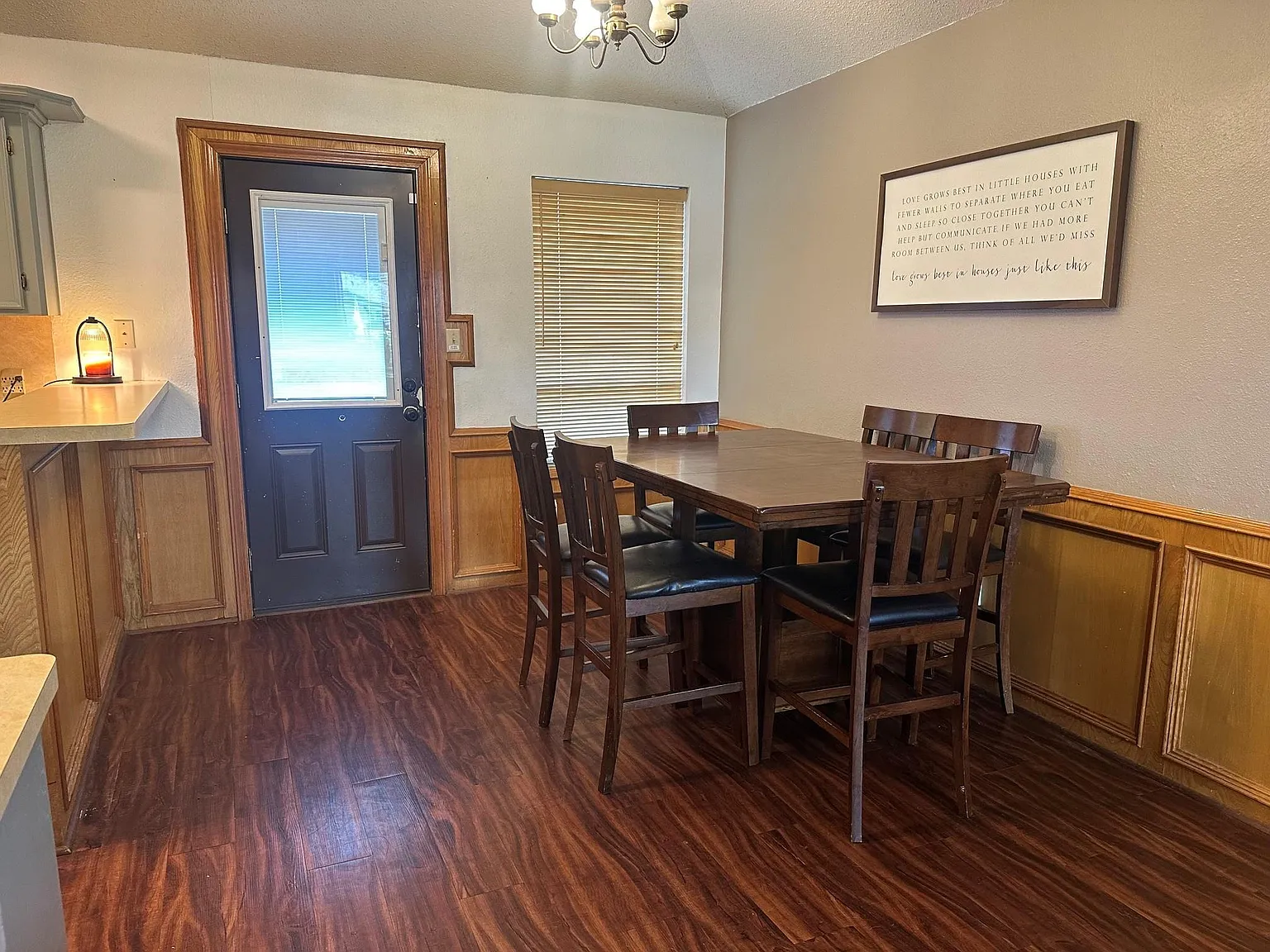 3 bed, 2.0 bath, 1379 sqft, $2,000 — Photo 4
