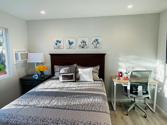 2nd image of 5575 Playa Del Rey #8