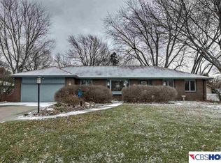 5315 Oak Hills Dr, Omaha, NE 68137