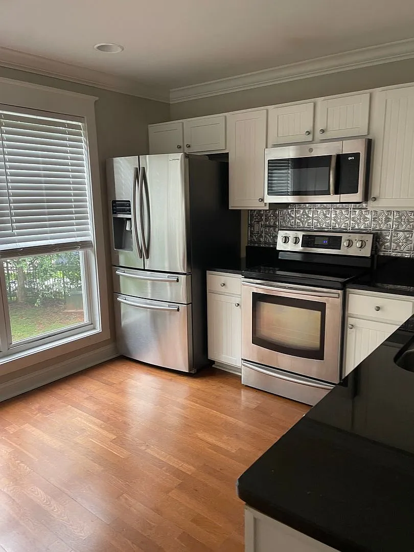 2 Bedroom in The Woodlands — Photo 3