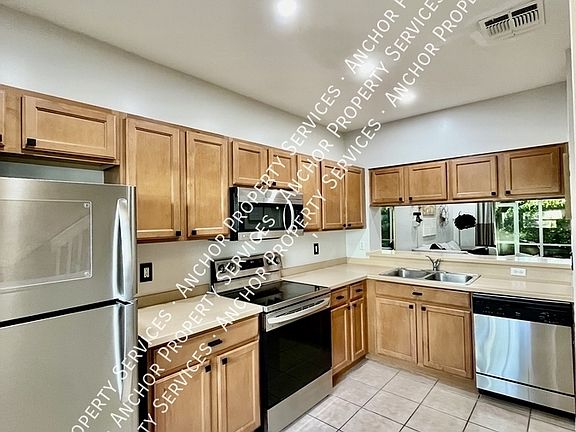 2nd image of 8243 Pacific Beach Dr #1