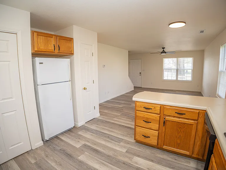325 S Summit Dr #A — Photo 25