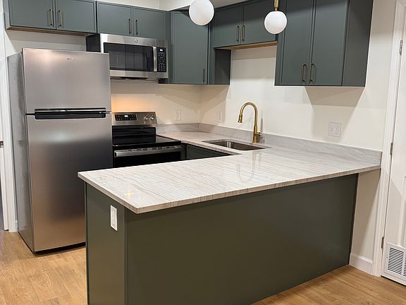 2nd image of 4969 Fountain Ave #3