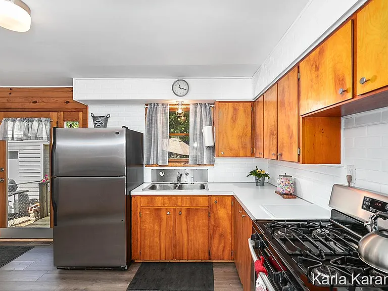 343 Elizabeth St — Photo 4