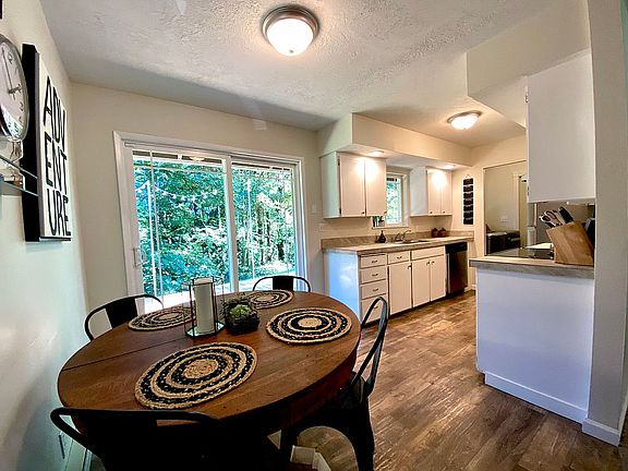 3rd image of 211 Yelton Dr