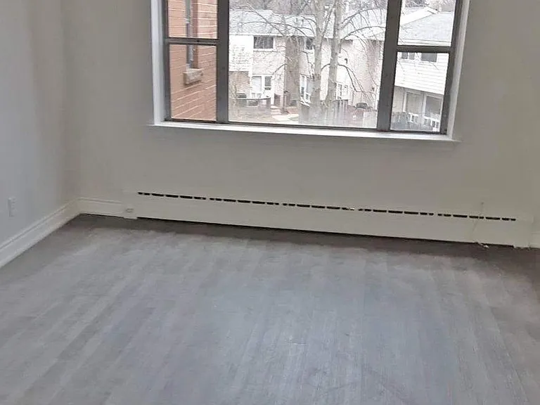 7 Osler Ct #305 — Photo 9