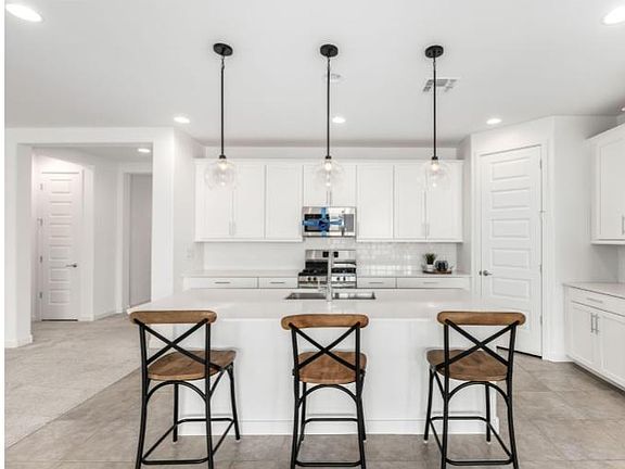 4th image of 18764 W CANTERBURY Drive