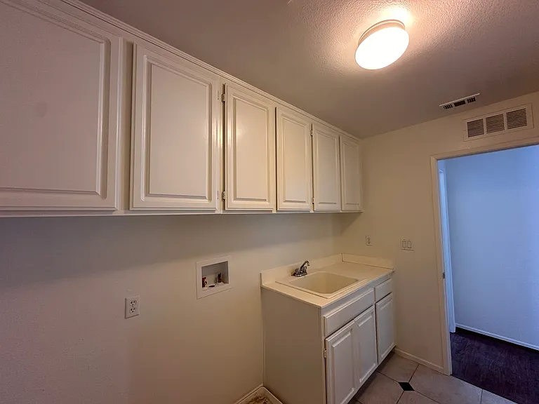 23424 Caliente Springs Ave — Photo 22