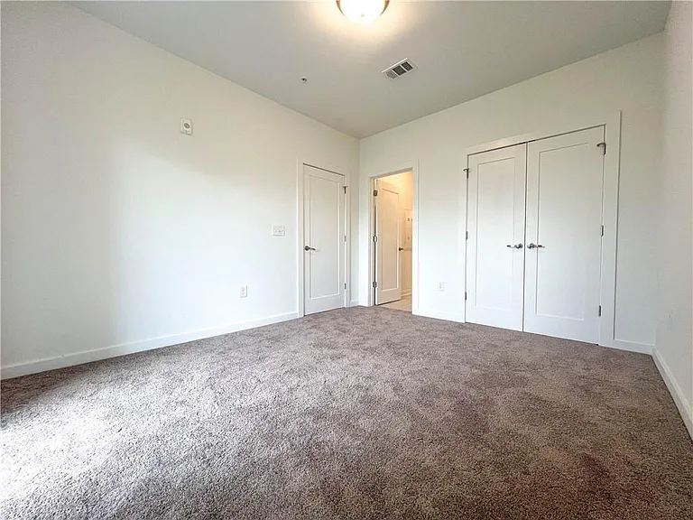 525 Parkway Dr #515 — Photo 9