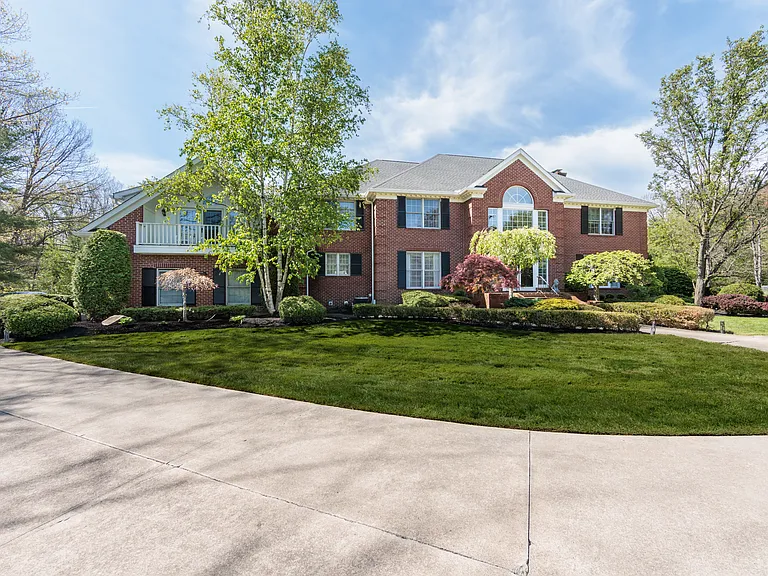 30 Cableknoll Ln — Photo 2