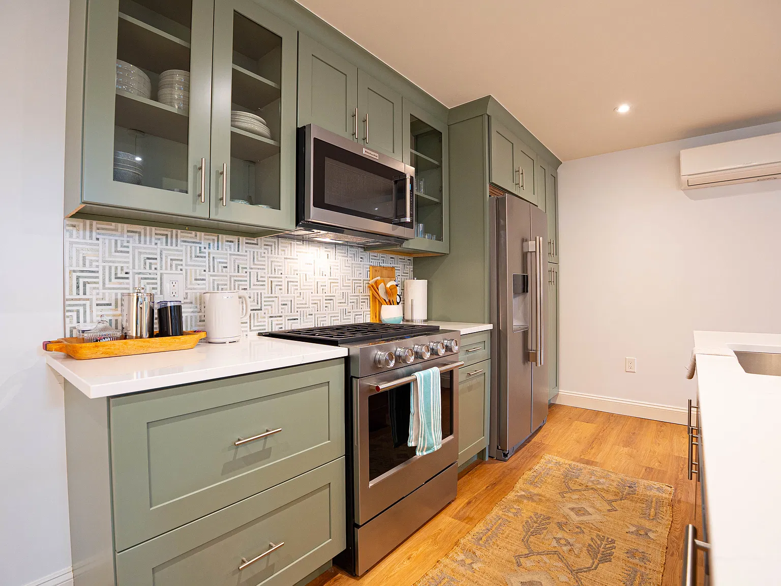 2 bed, 970 sqft, $3,900 — Photo 4