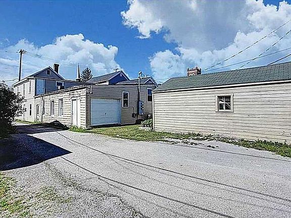 5th image of 220 Wood St