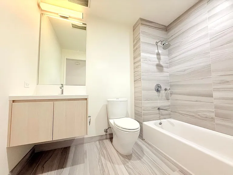 1050 S Grand Ave #1404 — Photo 20