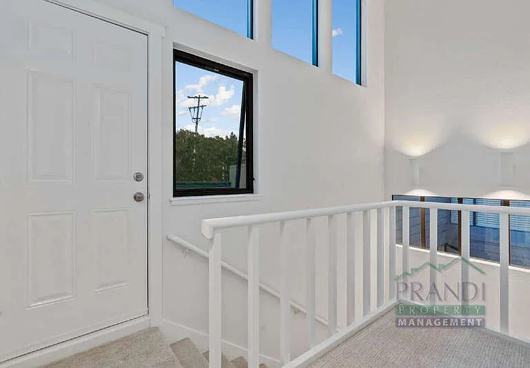 181 Professional Center Pkwy — Photo 17