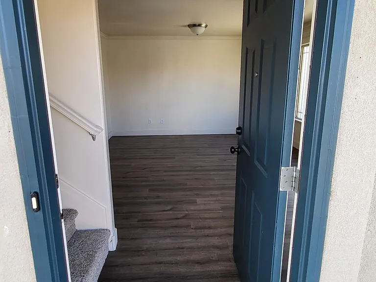 8045 N Plum Creek Dr — Photo 3