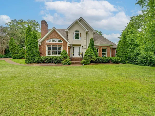821 Hollyhedge Ct, Chattanooga, TN 37405