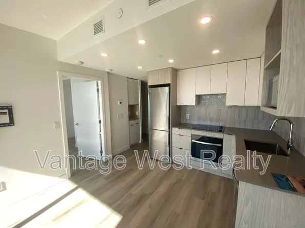 1488 Bertram St, Kelowna, BC