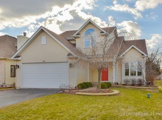 1N112 West St, Carol Stream, IL 60188