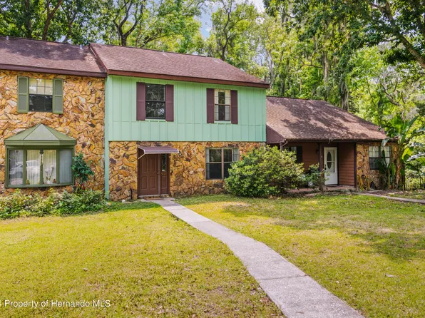 917 N Candlebrook Ln, Brooksville, FL 34601