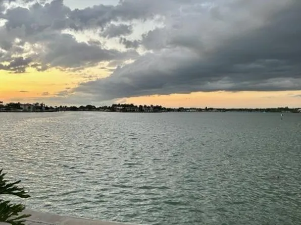 7700 Sun Island Dr S, South Pasadena, FL