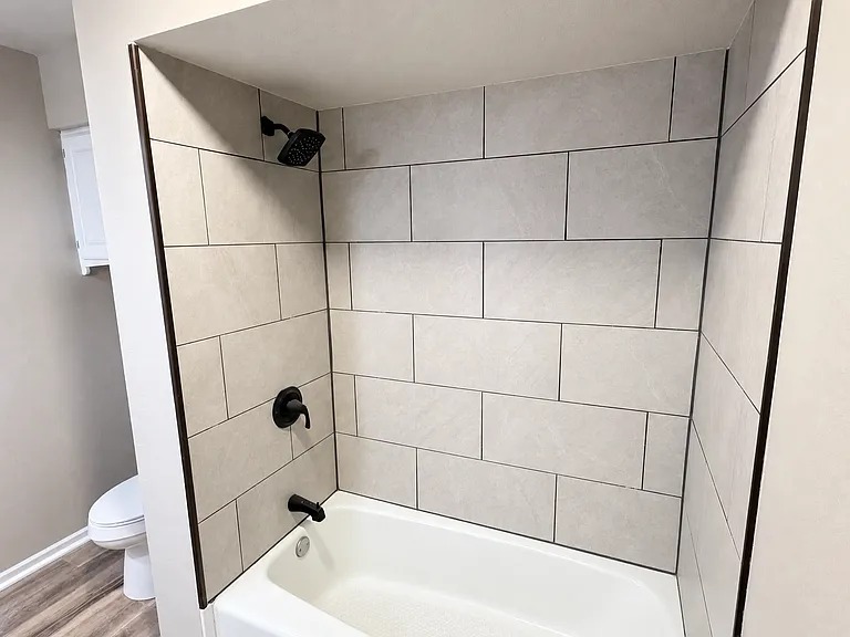 1127 Broadway Ave — Photo 6
