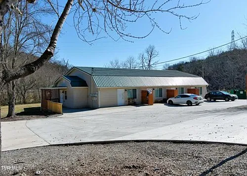 620-646 Lovers Ln Photo 1