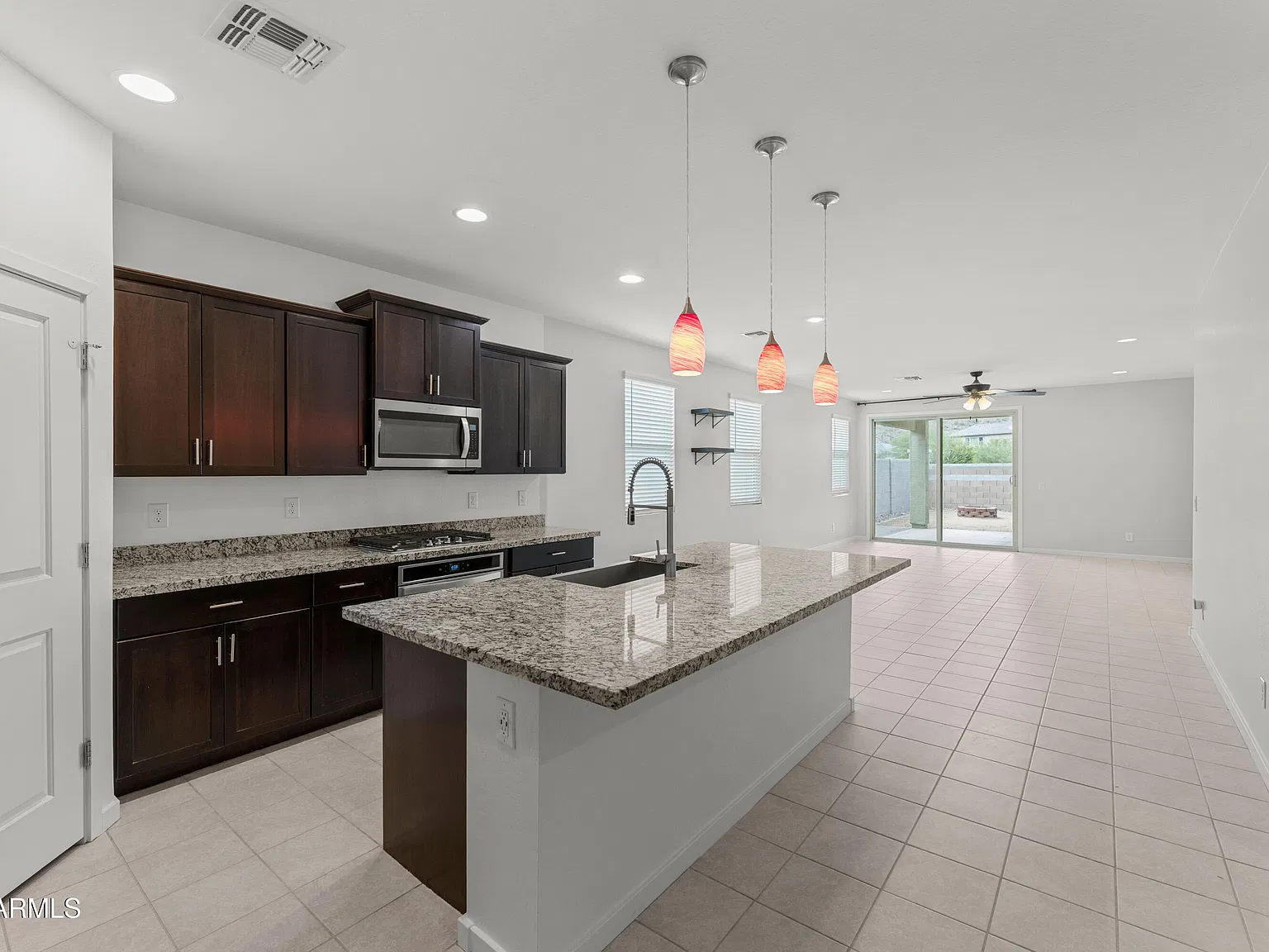 4 bed, 3.0 bath, 2027 sqft, $2,100 — Photo 3