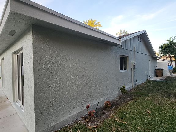 5th image of 165 NW 41st Way