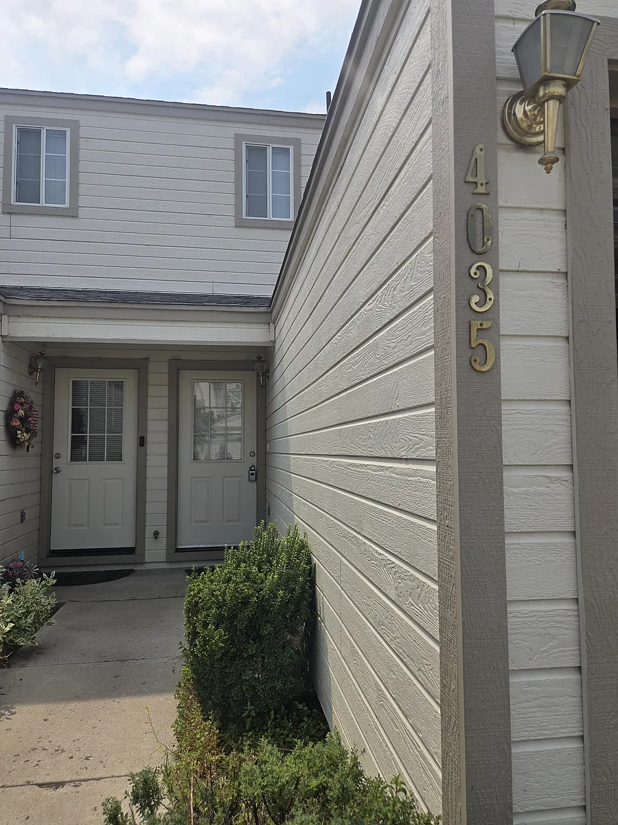 Building Photo - 4035 Village Dr #4035