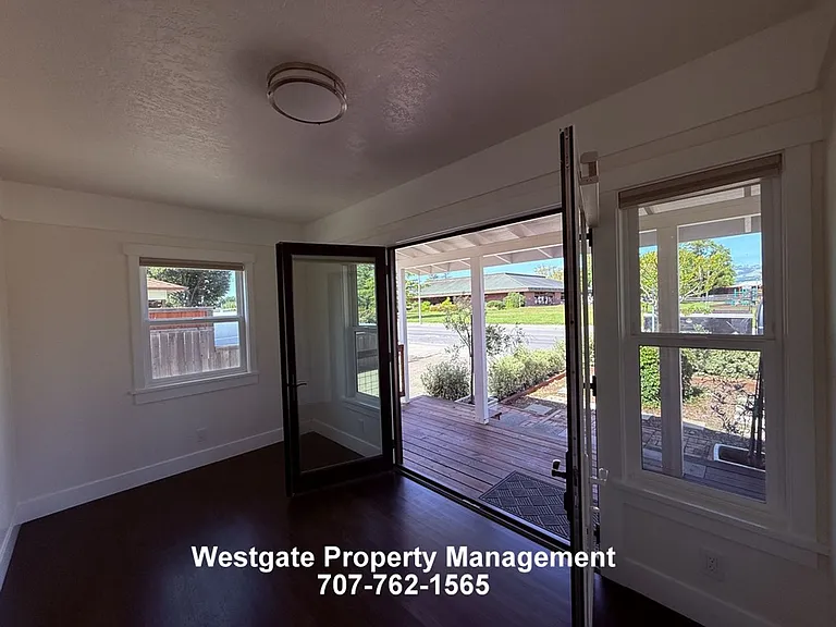 220 Payran St — Photo 10