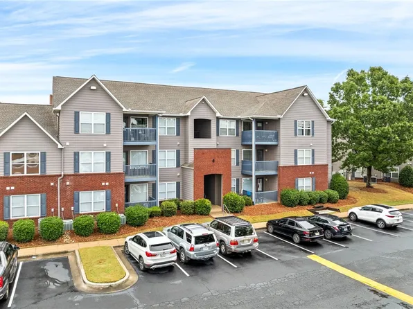 1114 S College St APT 4-302, Auburn, AL 36832