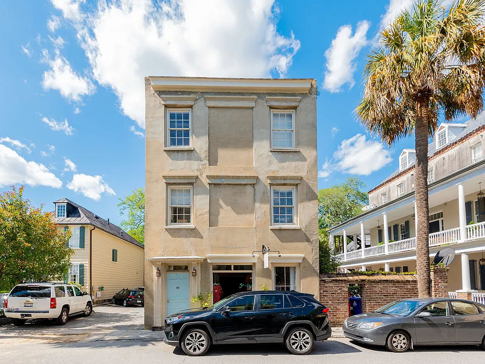 50 Queen St #10