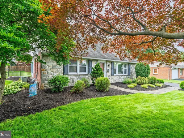 6360 Carpenter St, East Petersburg, PA 17520