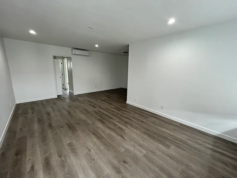 4800 August St #11 — Photo 2