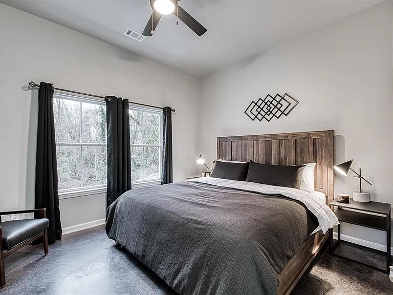 907 Park Ave — Photo 12
