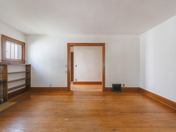 4th image of 2325 Crane Ave