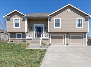 1108 E 18th St, Kearney, MO 64060