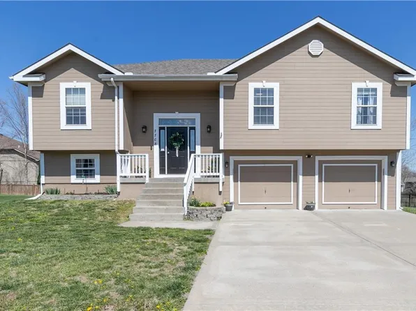 1108 E 18th St, Kearney, MO 64060