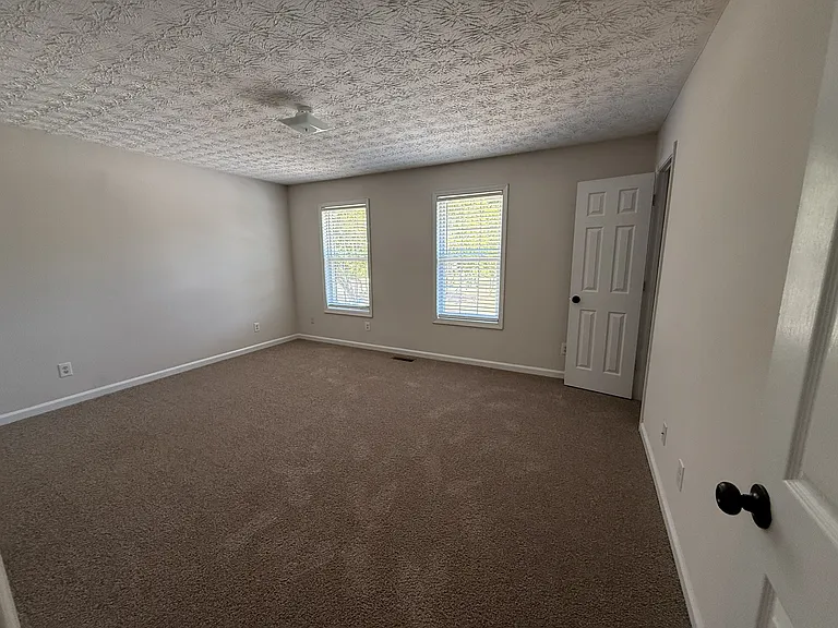 Cresthill Townhomes — Photo 12