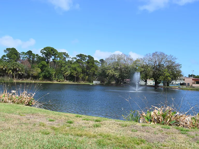 1 Lake Vista Trl #201 — Photo 2