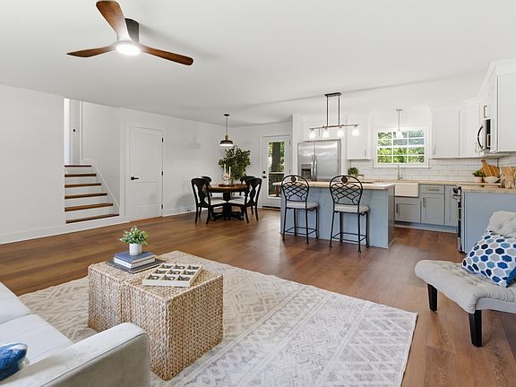 4th image of 4 Dogwood Dr