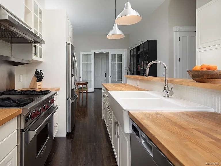 33 Sharon Rd — Photo 5