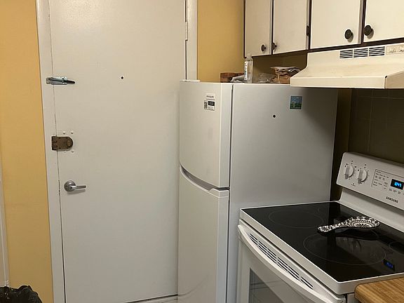 4th image of 102 Oak Ln APT 8