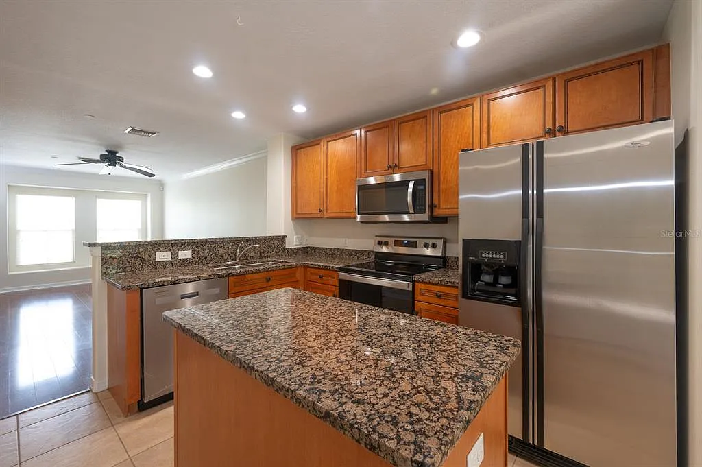 2 bed, 2.5 bath, 1092 sqft, $2,000 — Photo 4