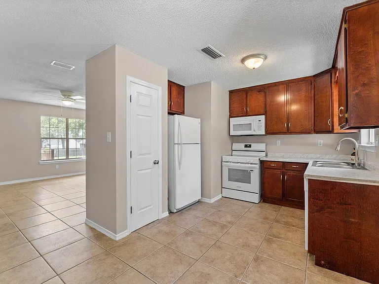 20952 Liberty Ln — Photo 13